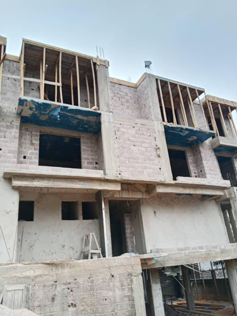 Bâtiment à étages en cours de construction par GEERS
