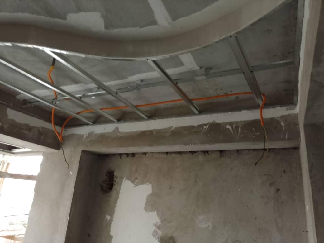 Conduits électriques encastrés dans une dalle par GEERS