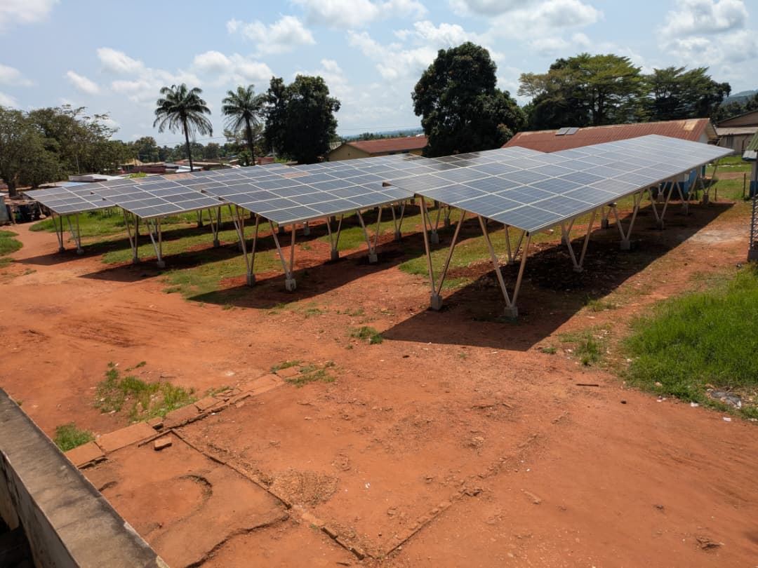 Champ photovoltaïque au sol installé par GEERS en province